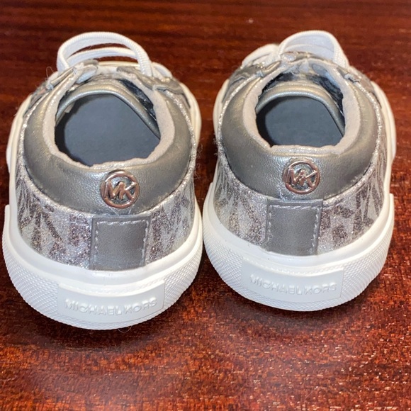 Michael kors girls shoes - Picture 5 of 6